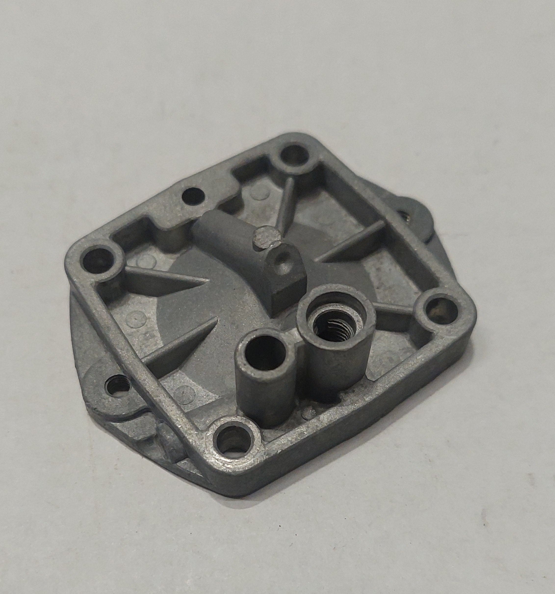 (374)  Solex C40 ADDHE Acceleratiepomp behuizing