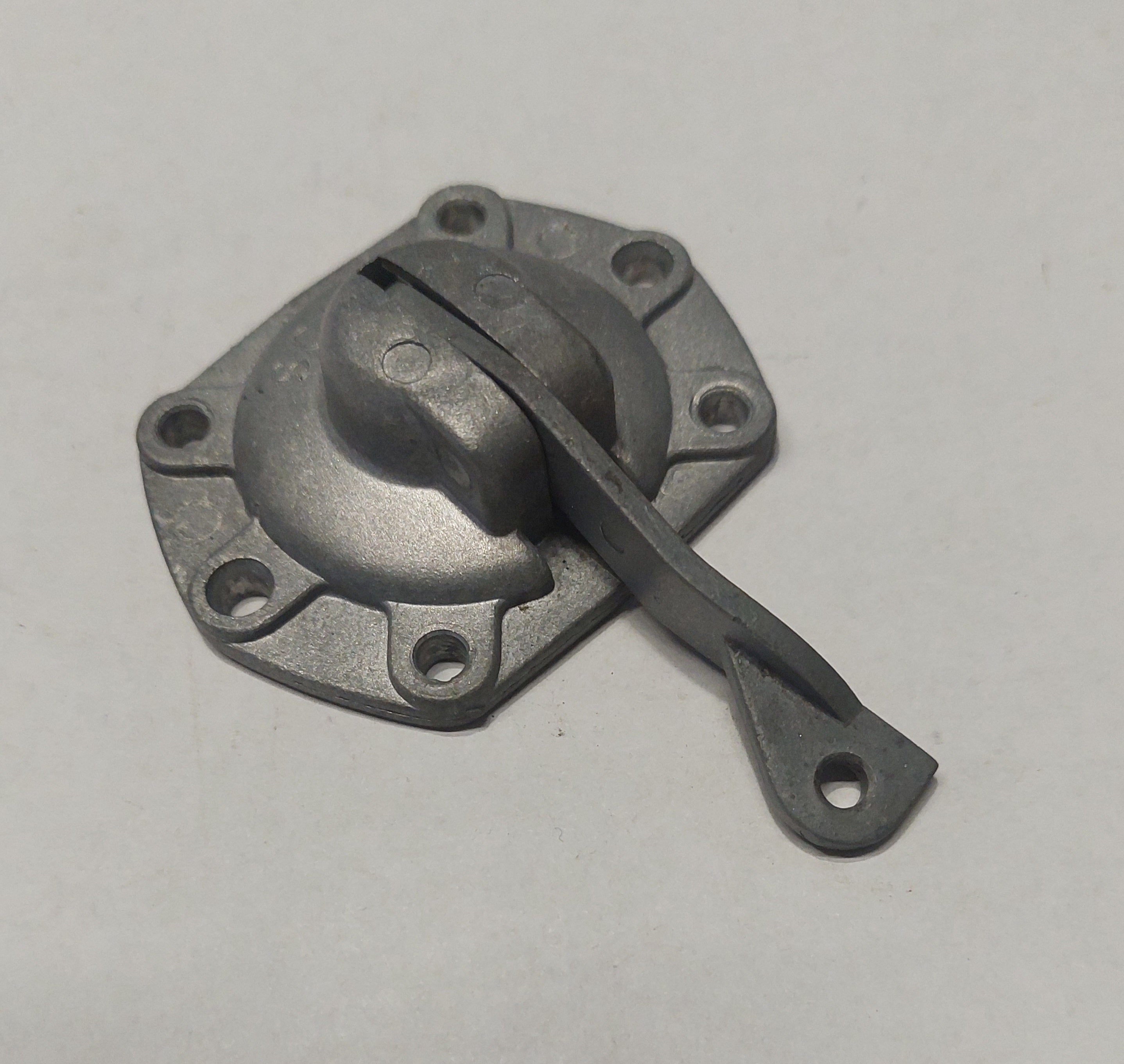 (377)  Solex C40 ADDHE Acceleratiepomp deksel